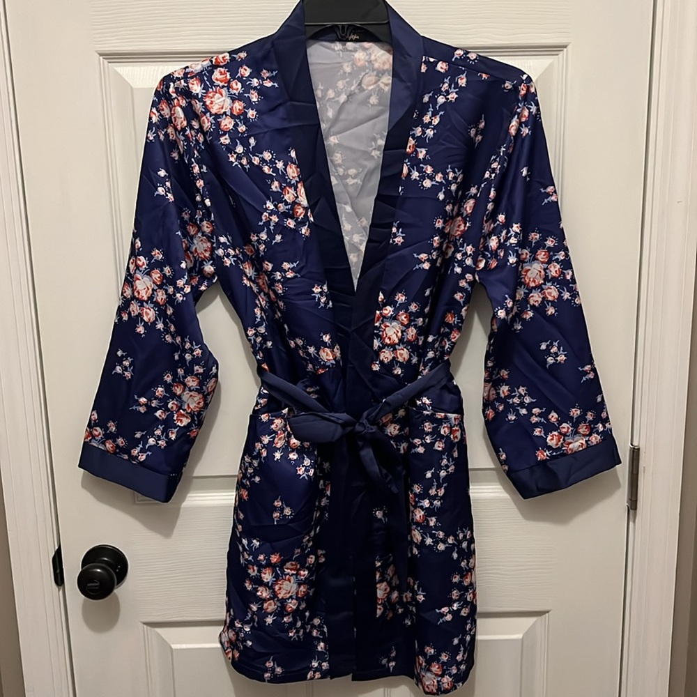 Morgan Lane Allie Robe - Picture 10 of 11